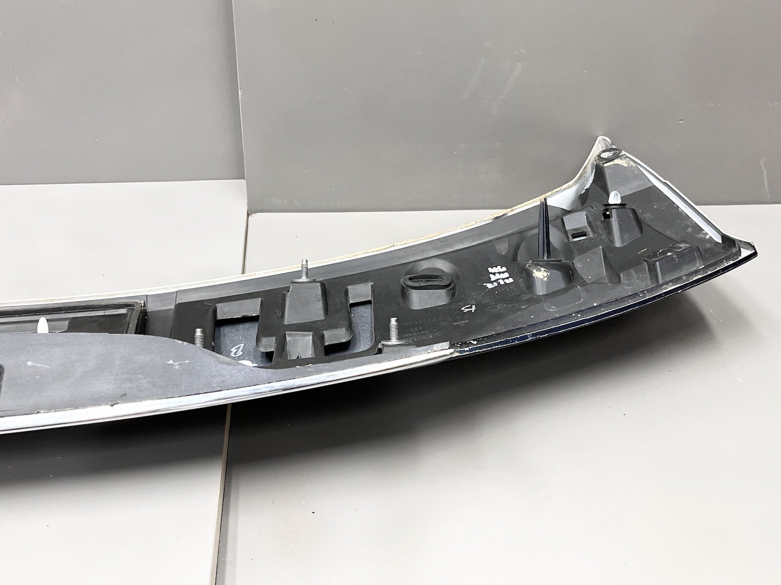 ⭐️2017-2020 MASERATI LEVANTE LIFTGATE TRUNK PANEL MOLDING COVER BLUE (426) OEM