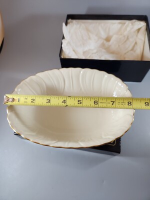 Vintage TOYO Signature Collection White Ceramic Gold Trim Textured