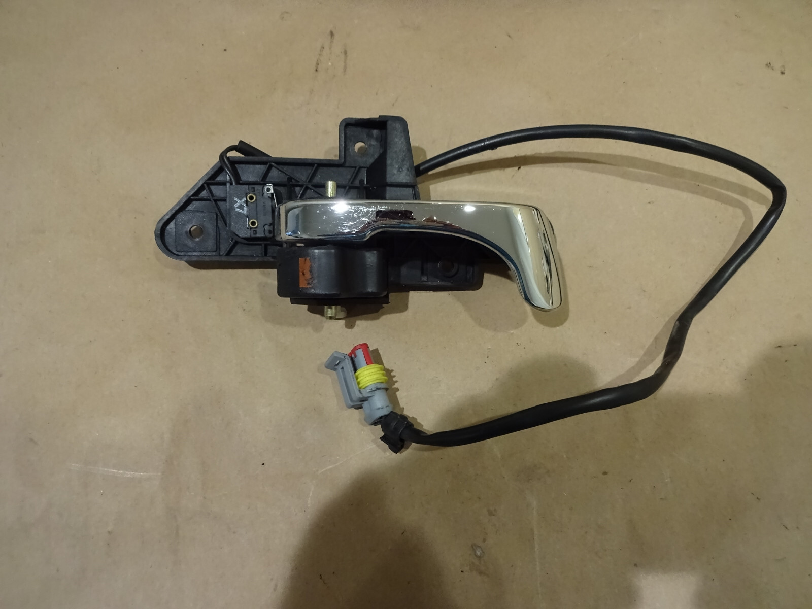Maserati 4200  RH Interior Door Handle P/N 67236800 