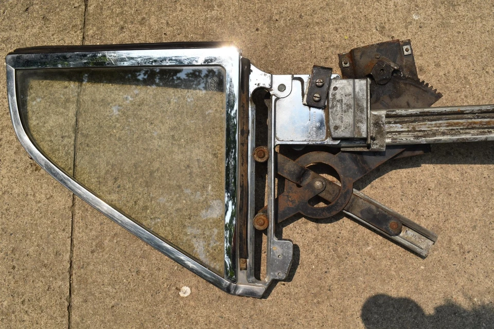 Ford Thunderbird 1960 cuarto trasero derecho ventana marco cristal regulador 60 Foto 2 de 4