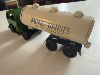 Vintage Tri-ang Minic Molkereien 3.150 Gallonen Tanker - Uhrwerk mechanisch Pferd 