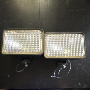Hobbs Halogen Work Lights(2) Used with Mounting and bolts   Black