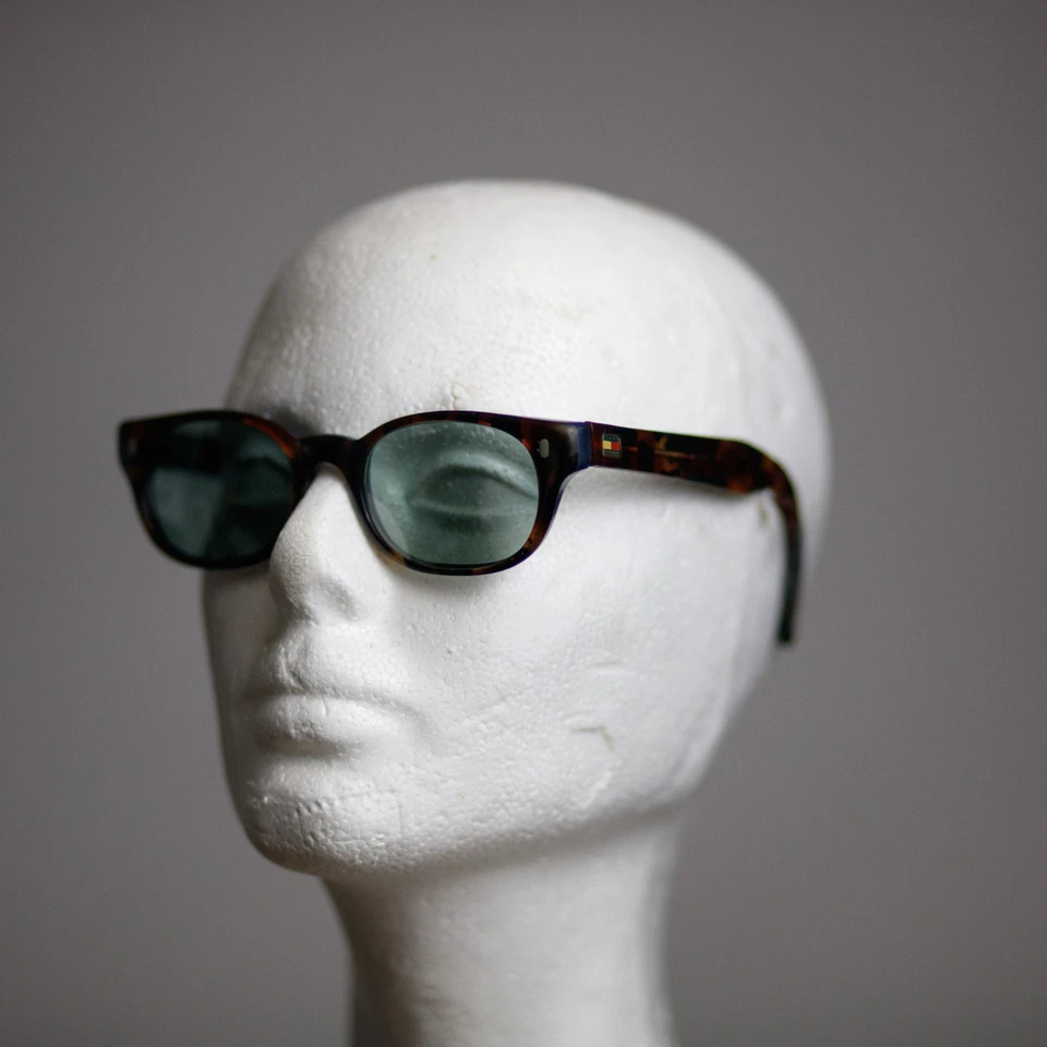 Gafas de sol vintage Tommy Hilfiger años 90 monturas tortuga Foto 4 de 4