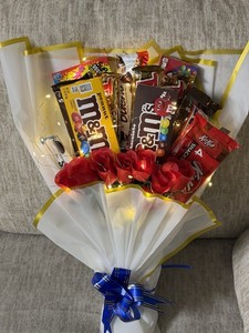 Valentine’s Day Chocolate Candy Bouquet Gift Basket w/ Roses & Lights, M&M’s