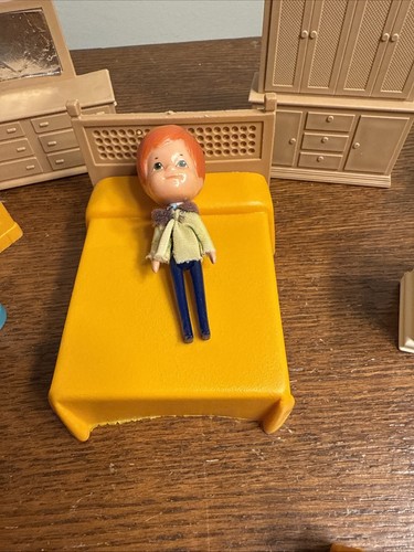 Vintage Lot Of 80s Plastic Doll Furniture - Picture 6 of 11