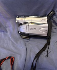 JVC GR-AXM17U VHS-C Video Camcorder w/2 batteries No Charger Unknown Condition