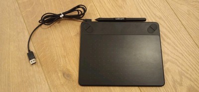 Wacom Intuos S Tablet Eingabetablet mit Finger- und Stift-Eingabe Grafiktablet