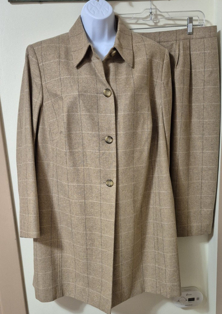 Le Suit   Wool Blend  Suit  Skirt And Long Jacket    Size 16 W