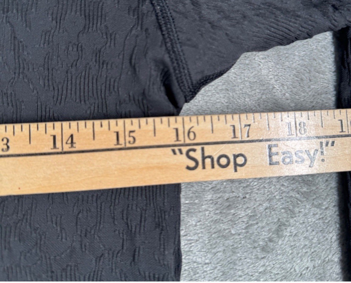 Lululemon Textured Pullover Workout Tip With Thum… - image 8