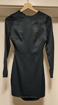 Langarmiges, rückenfreies NA-KD Kleid in Tannengrün Gr 36