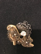 VINTAGE KAT'S CREATIONS PIN BROOCH WITH SHOE FAUX PEARLS & SMALL PORCELAIN ROSE