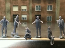 1:64 Scale Miniature People - Resin / unpainted -great for Dioramas #107 Figures