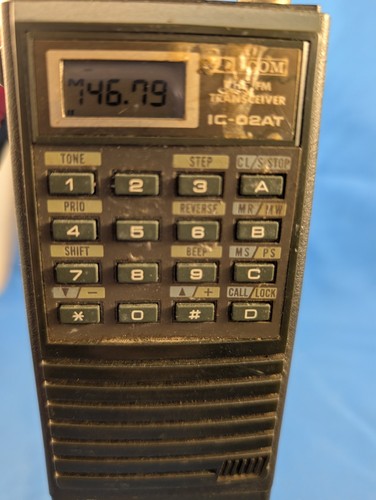 Icom IC-02AT & IC-04AT HT Handle Ham Radio Transceivers With Batteries - Zdjęcie 2 z 3
