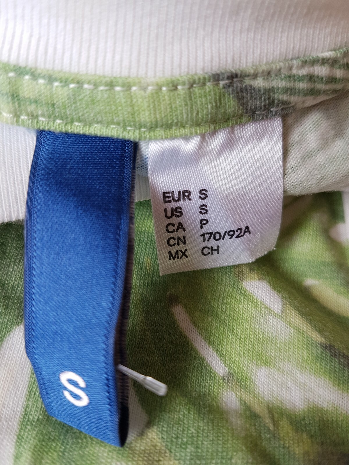 H&M Women's Green Floral Patterned T-Shirt Size 8-10 thumbnail 3