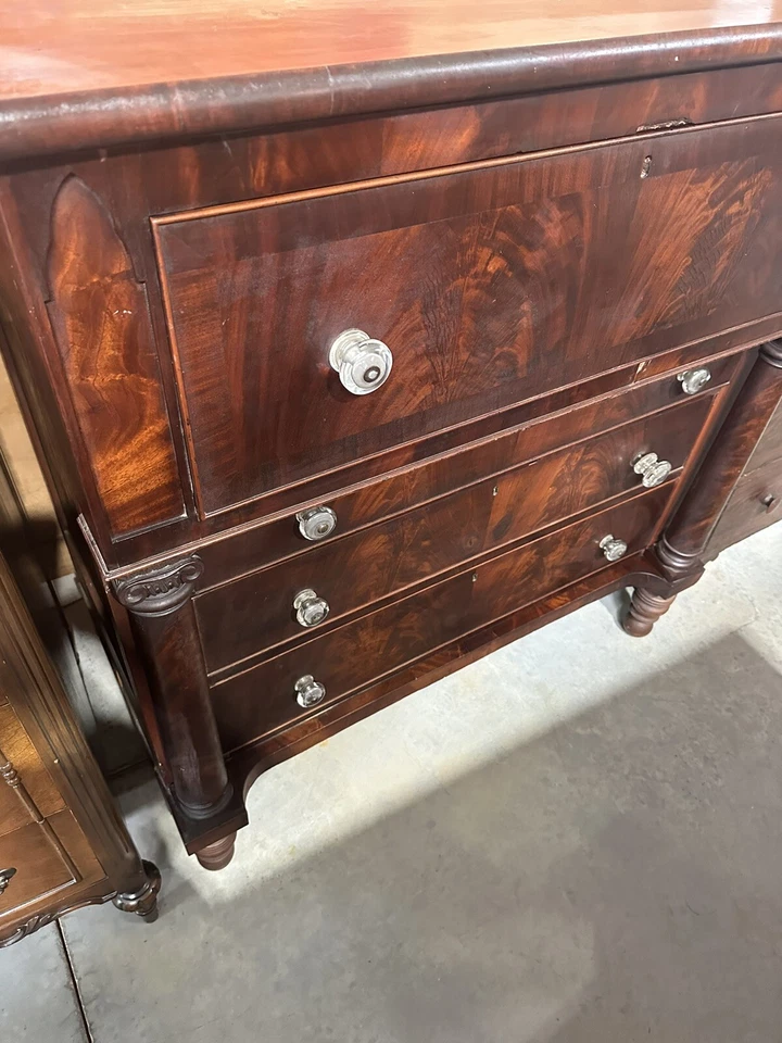 Antiguo escritorio de mayordomo de caoba federal tardía de Virginia Foto 3 de 4