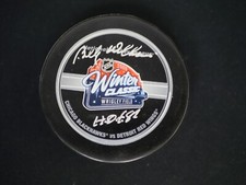 BILLY WILLIAMS SIGNED 2009 WINTER CLASSIC AT WRIGLEY FIELD PUCK 
