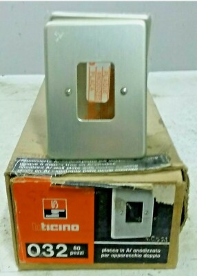 Placa Base Bticino Serie Piuma Art.032 | Para Doble Interruptor | Aluminio Anodizado (Color Plata)