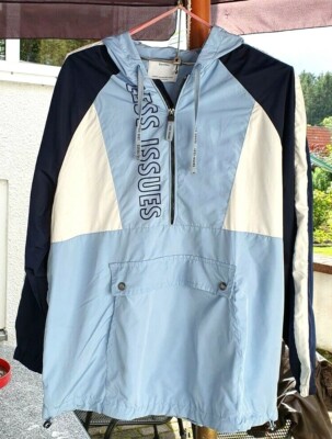 Hoodie Bershka LESS ISSUES Größe XS/S  mit Kapuze Modisch Freizeit Sport Wandern
