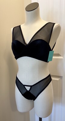 Fredrick s Of Hollywood Black Size Medium Lingerie Velvet  Two Piece Set. NEW
