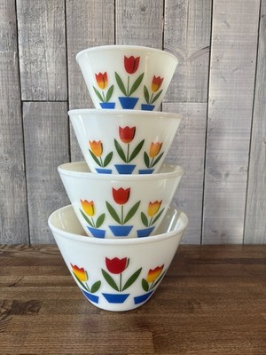 Vintage Fire King Tulips 4 PC Mixing Bowl Set Milk Glass 6.5'' 7.5'' 8.5'' 9.5''