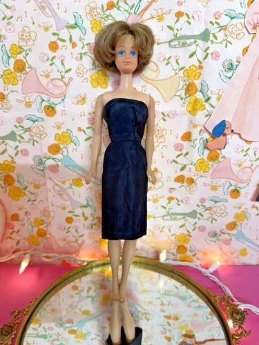 Vintage MATTEL Brown Hair Bend leg Midge doll, legs don't work