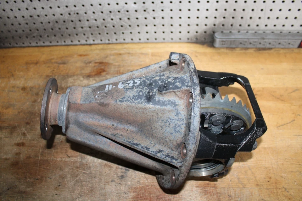 05-15 Toyota TACOMA 3.73 Ratio LSD 8.4" Rear Differential carrier Foto 2 de 4