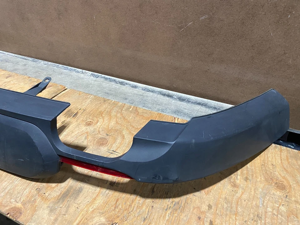 Cubierta de parachoques trasero texturizada Ford Taurus 2010 a 2012 cenefa Foto 3 de 4