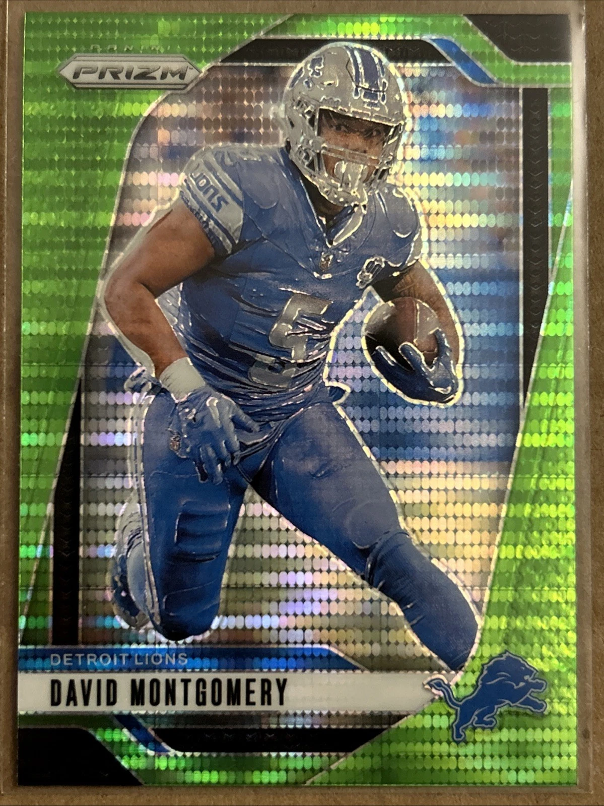 2024 Panini Prizm - David Montgomery #94 Neon Green Pulsar Prizm