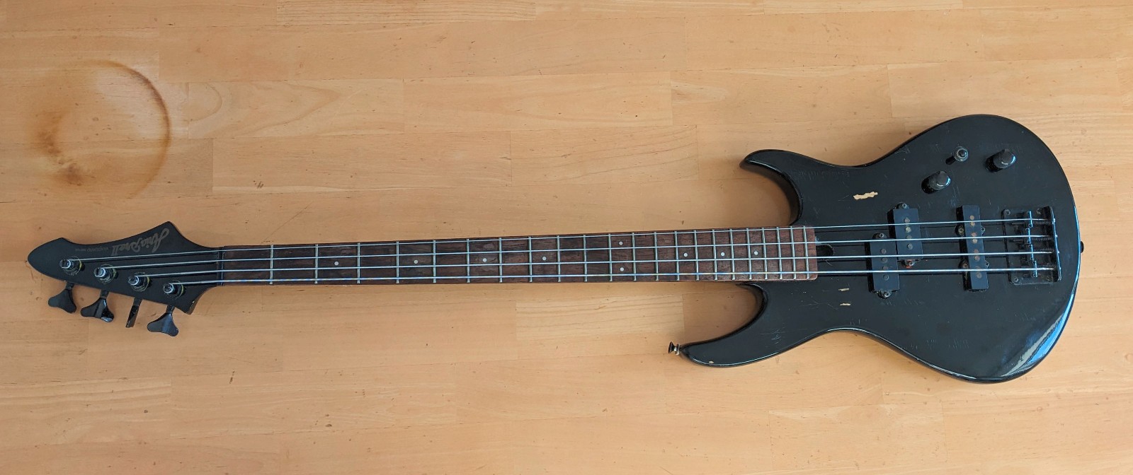 Aria Pro II Vanguard Series Electric Bass for beginner  /  Entry level.