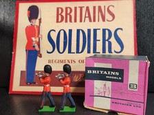 BRITAINS EYE RIGHT MODELS SCOTS GUARD CORNET PLAYERS x2 248 NOS PLASTIC ENGLAND