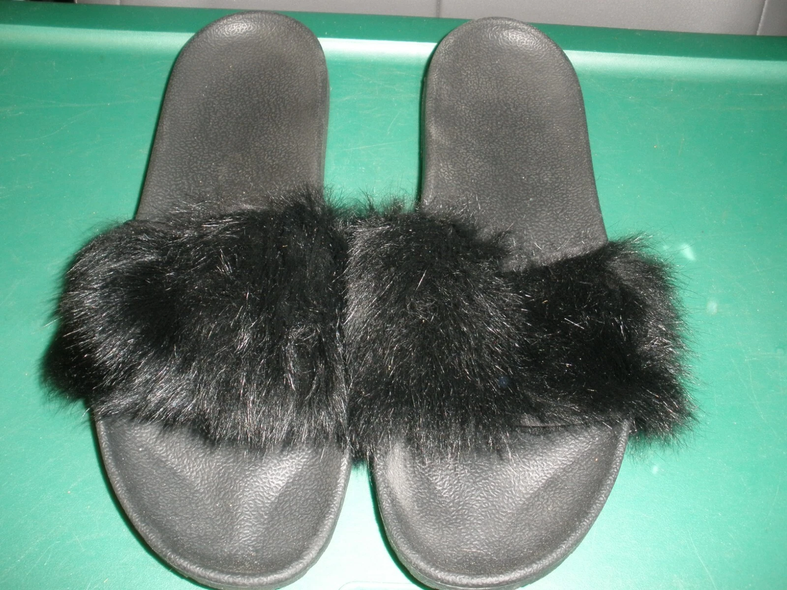 UGG W Royale sandali ciabatte in pelliccia di peluche nere taglia 12