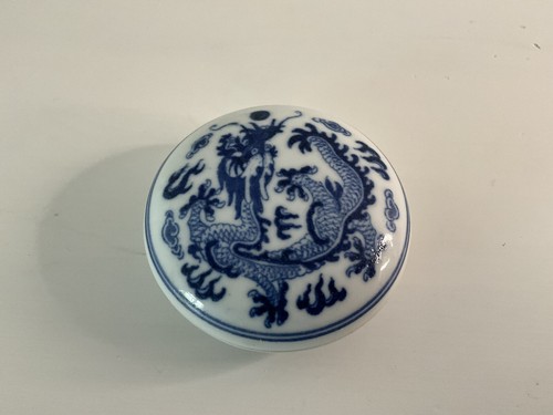 Vintage Blue & white Ceramic Seal Paste Pots with 4 Character Marks on both - Picture 5 of 7