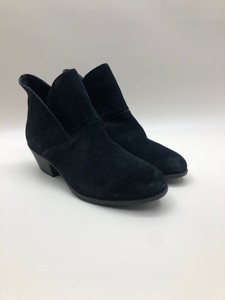 me too black suede booties