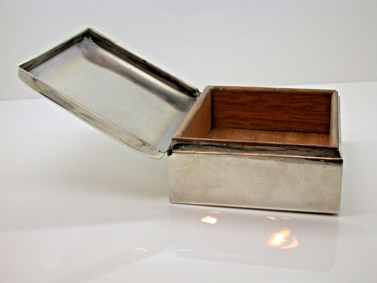 Beautiful Medium Sized Silver Box with Insert 221.4g SILVER Beautiful Medium Sized Silver Box with Insert 221.4g SILVER