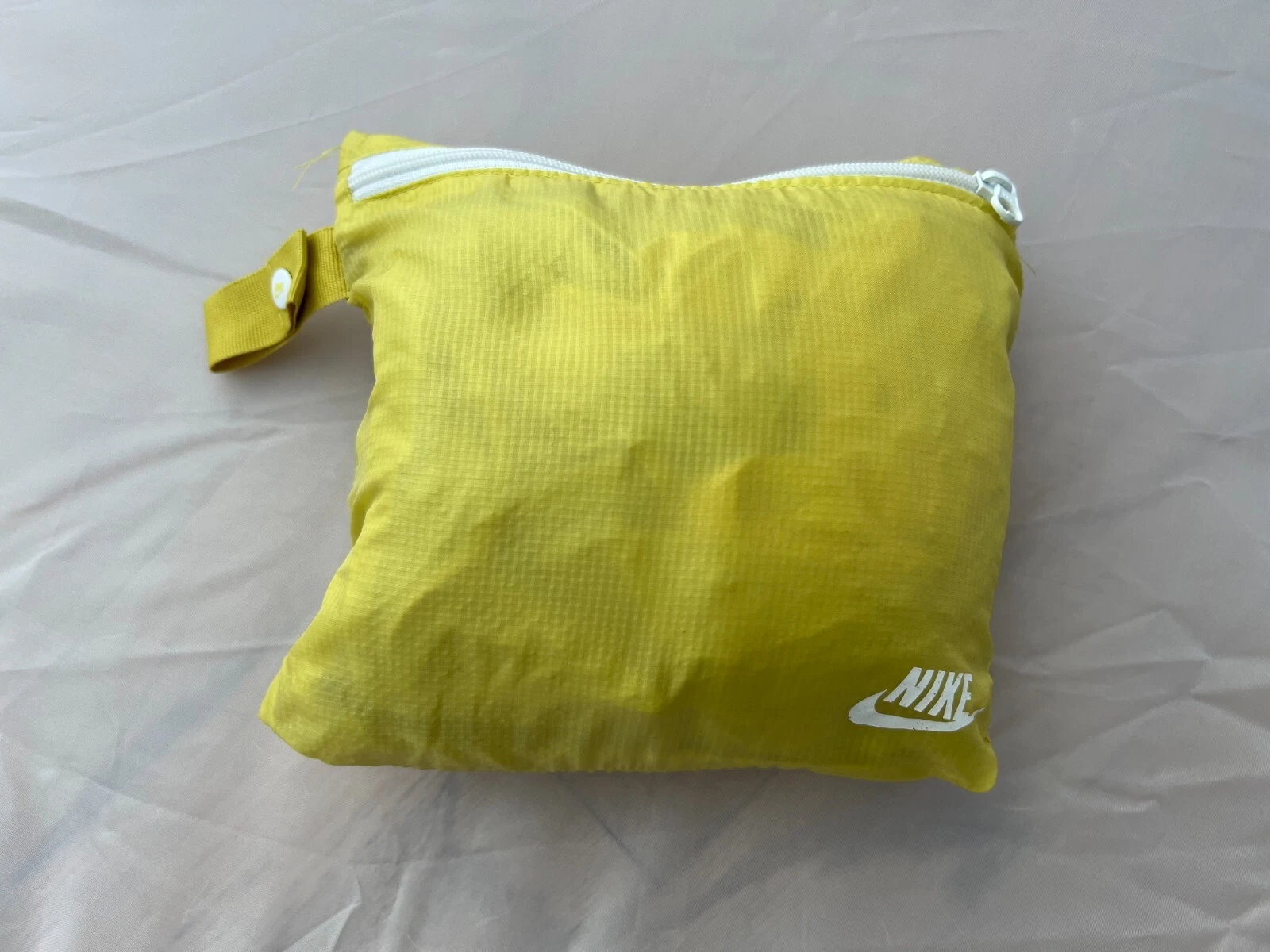 Nike Packable Pouch Ultra Lightweight Full Zip Jacket Size Small Yellow RARE!
Opens in a new window 