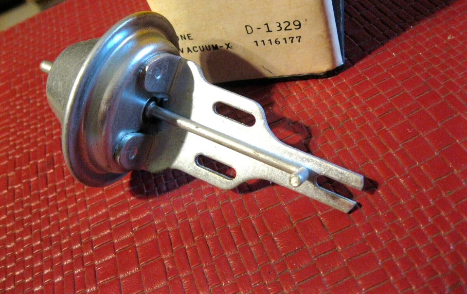 Câmara de vácuo distribuidora Chevrolet Corvair 6 NOS 1960-1967, Auto trans - Imagem 2 de 2