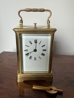 Französische Messing Schlag und Repetierwagenuhr braucht Aufmerksamkeit