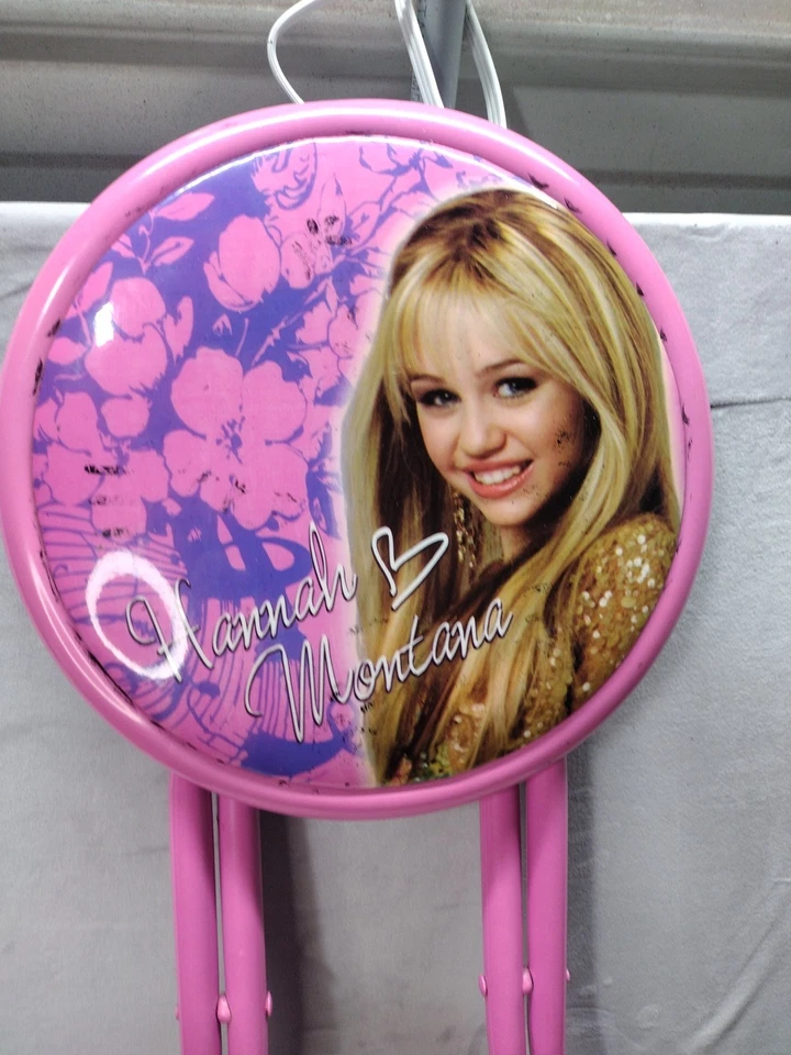 De Colección Hannah Montana Taburete Rosa Floral Disney TV Show Plegable Miley Cyrus Años 2000 Y2K Foto 2 de 4