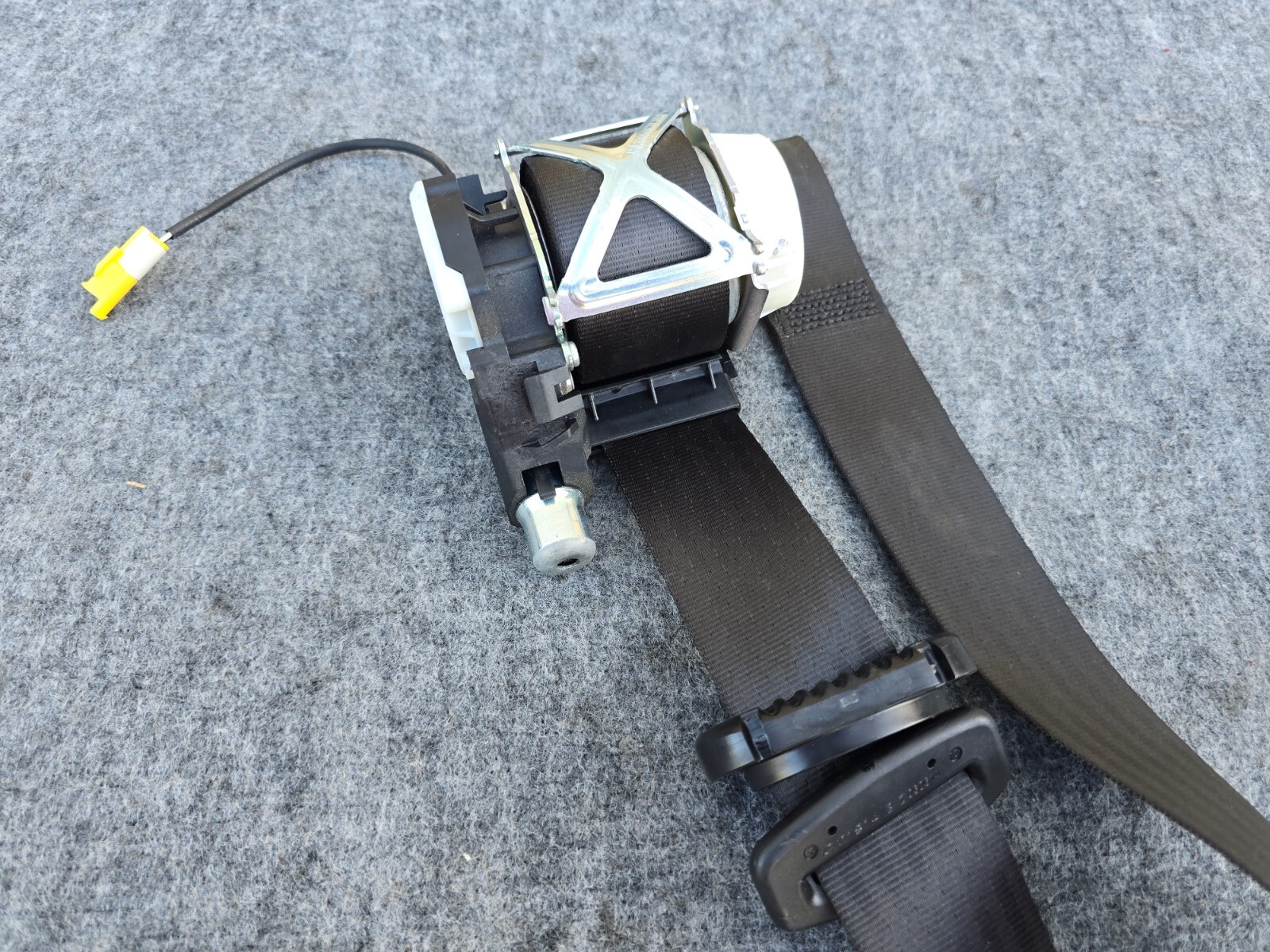 FRONT RIGHT PASSENGER SEAT BELT RETRACTOR OEM 08-19 MASERATI GRANTURISMO M145