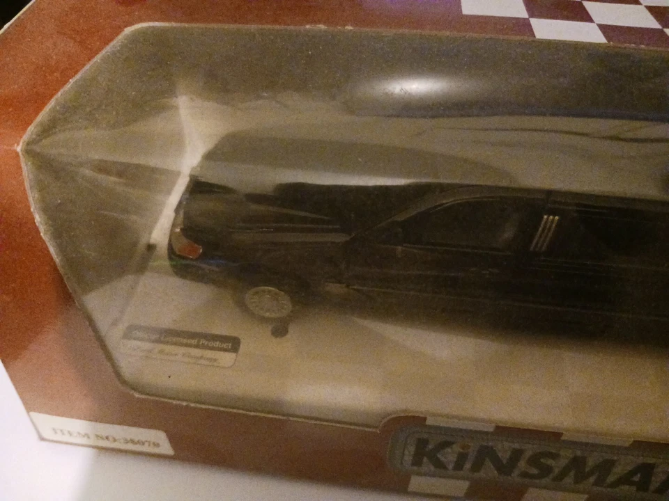 Kinsmart Die Cast 1999 negro Lincoln Town Car limusina elástica Foto 3 de 4