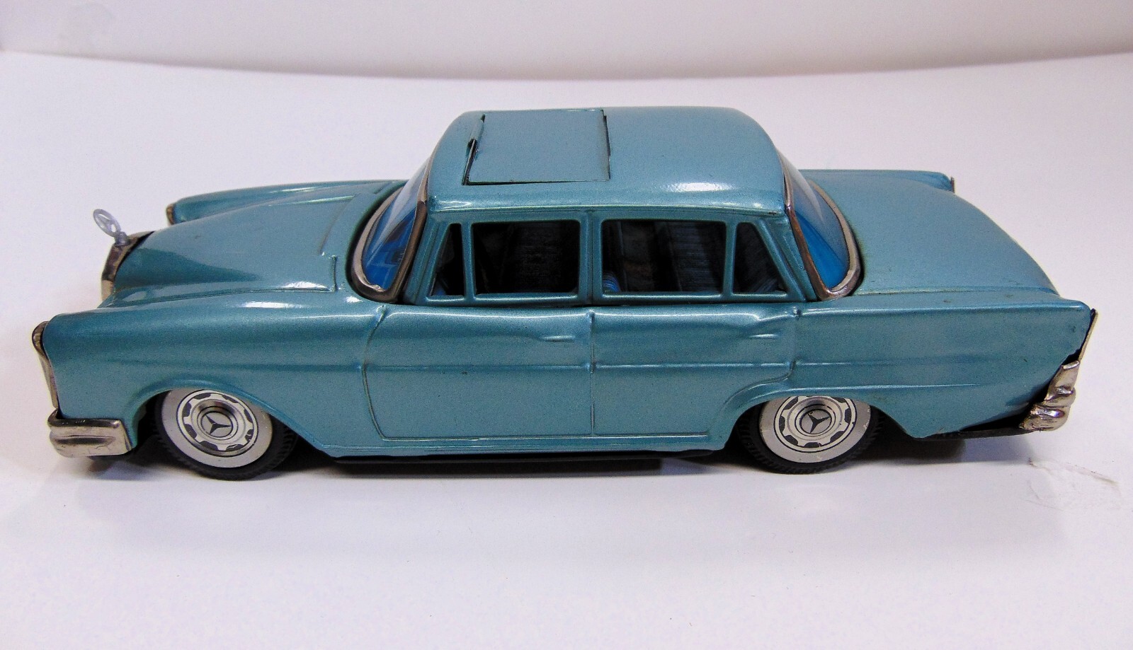 VINTAGE BANDAI MERCEDES BENZ 220 TIN FRICTION 8" TOY CAR w/SUNROOF