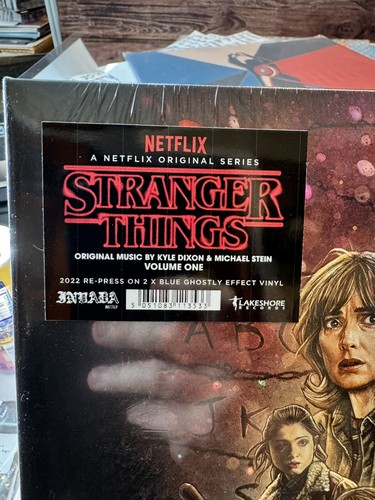 STRANGER THINGS - VOLUME ONE - 2-LP - BLUE GHOSTLYEFFECT VINYL - SEALED - Picture 3 of 7