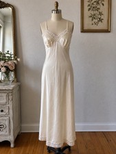 Vanity Fair Women's Beige Nylon Full Slip Lace Trim Solid Regular Size 36 TT