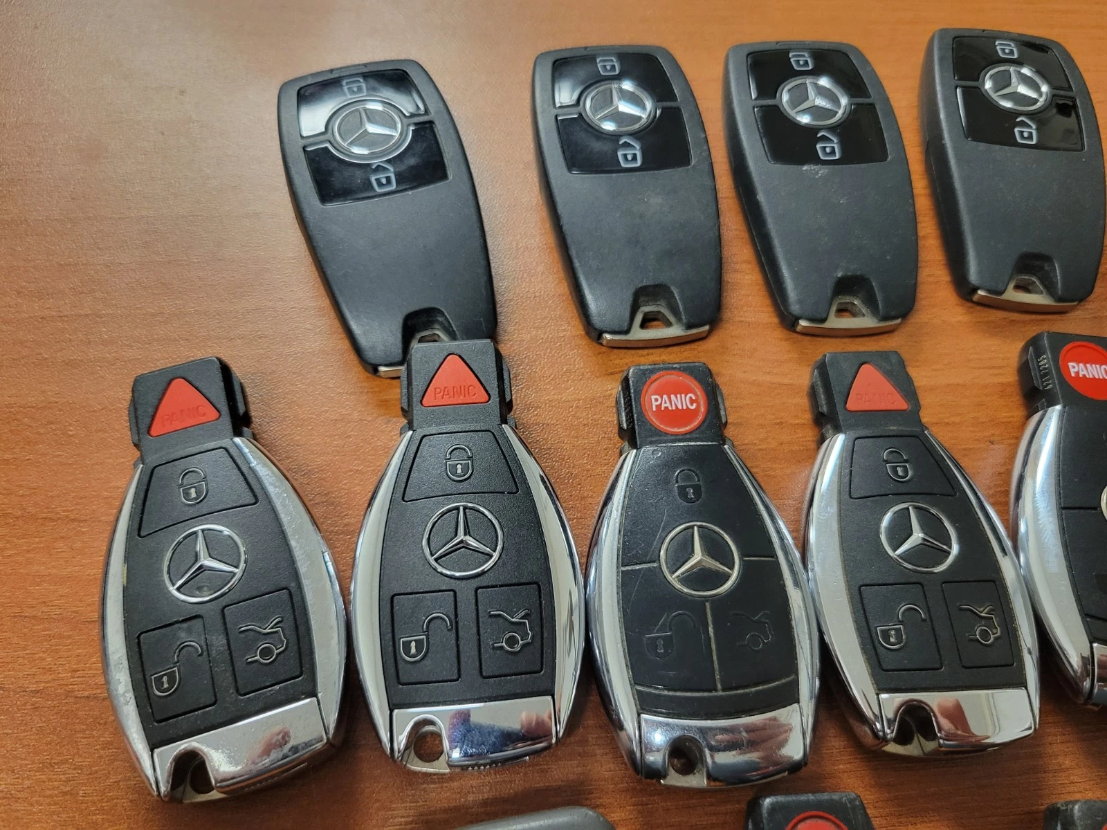 Lot of 16 OEM used Mercedes-Benz SMART PROXIMITY FOBIK key fobs - product detail image 2