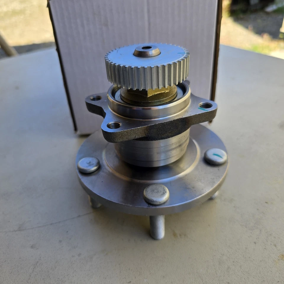 Conjunto de buje y cojinete de rueda NT512136 para Chrysler Mitsubishi 2x2 con ABS Foto 2 de 4