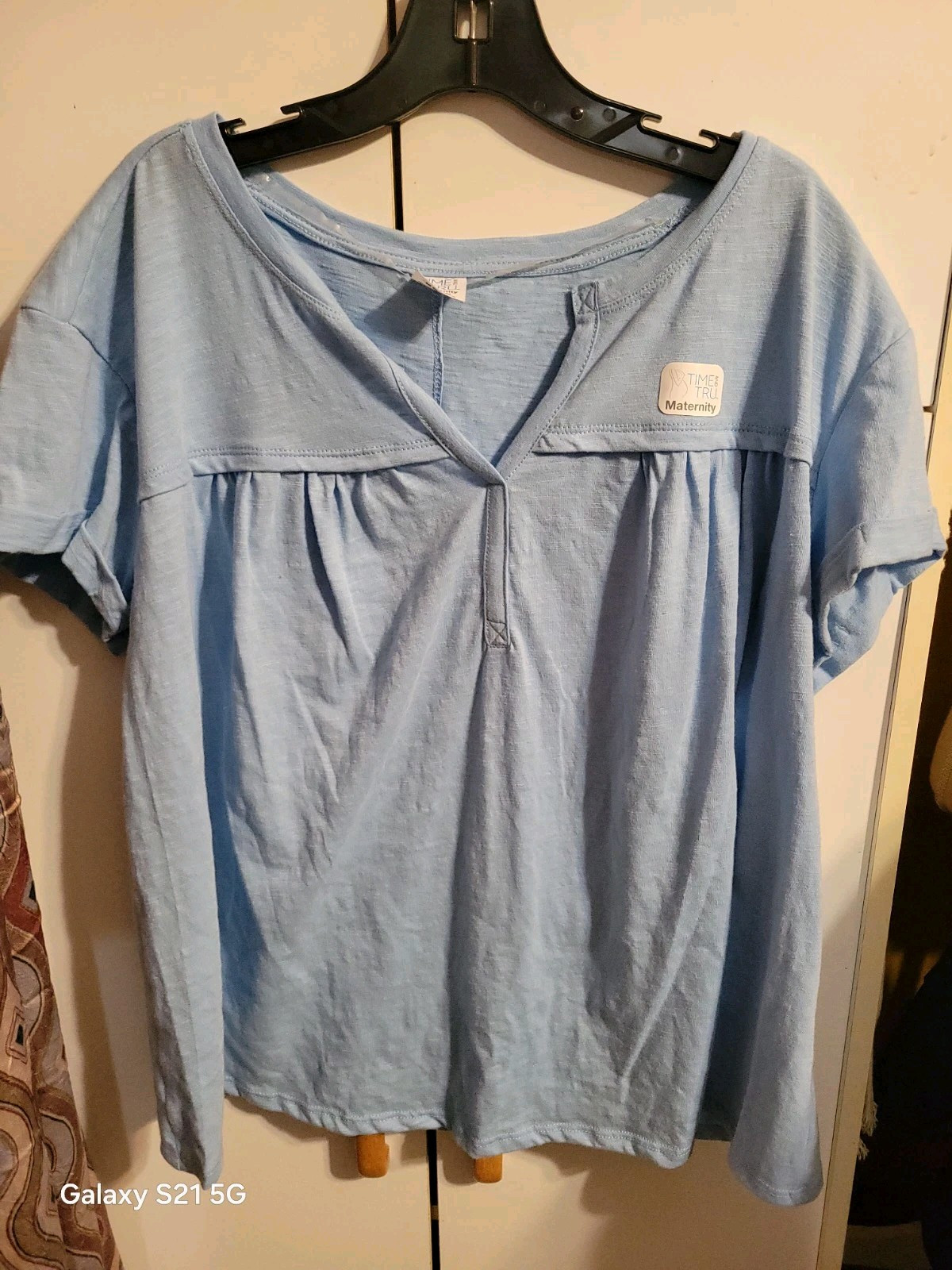 Time and Tru Womens Maternity Blue Split Neck Short Sleeve Tee Size M NWT