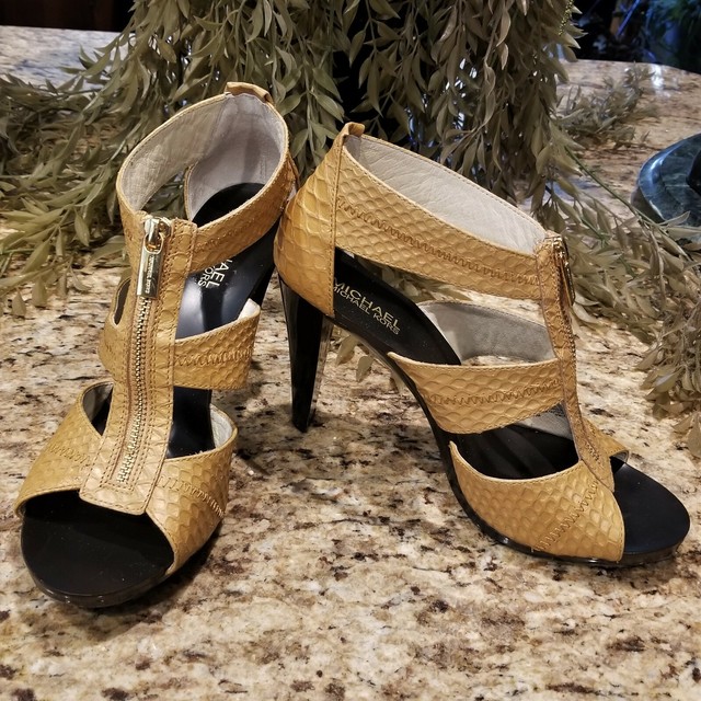 MICHAEL KORS Tan Snake Embossed Berkley T Strap Zipper Front Sandals US Sz 10M | eBay