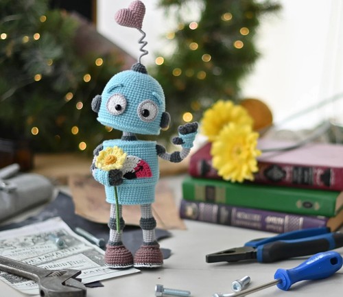 Crochet Robot Toy | Handmade Amigurumi Doll | Gift Idea for Boys - Picture 4 of 7