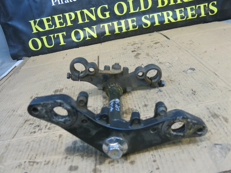 Kawasaki GPZ305 Top and Bottom Yoke  - Image 2 of 4