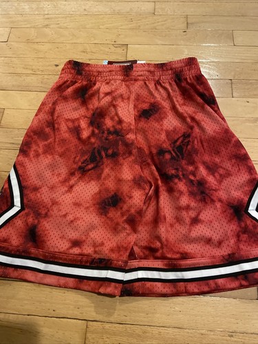 Mitchell & Ness Chicago Bulls Galaxy Swingman Shorts Men's Size M Red 1997 NWT - Picture 9 of 9